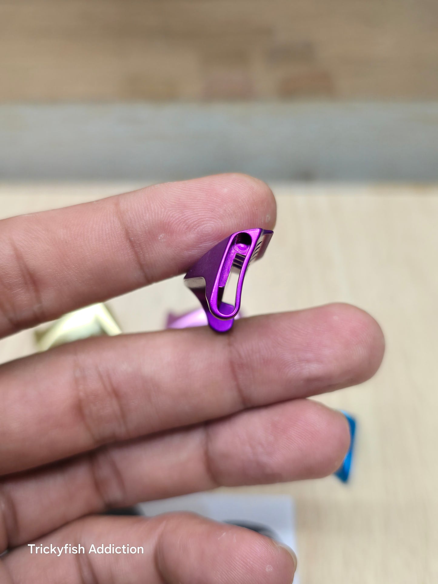 25 Antares Thumb Bar