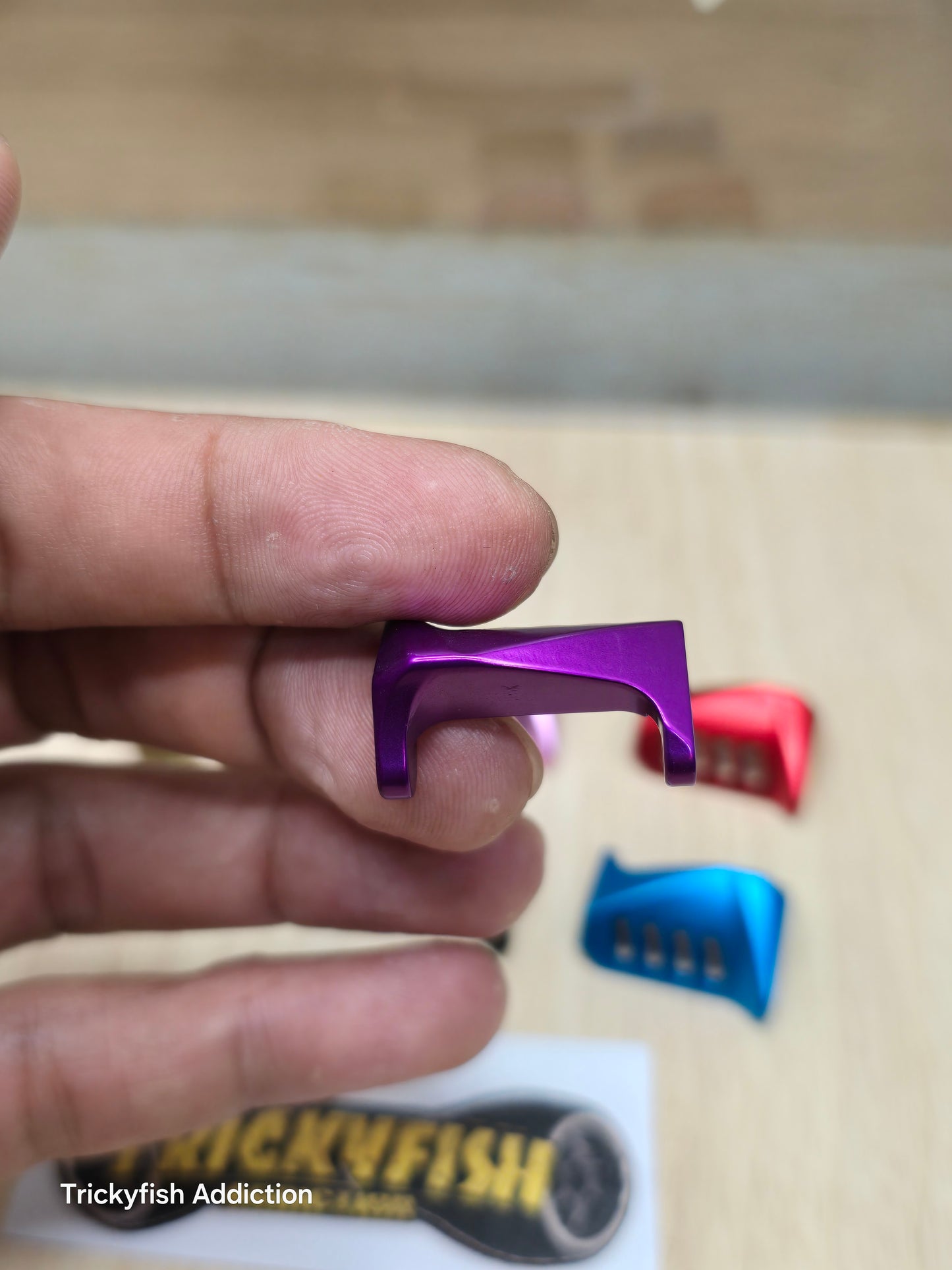 25 Antares Thumb Bar