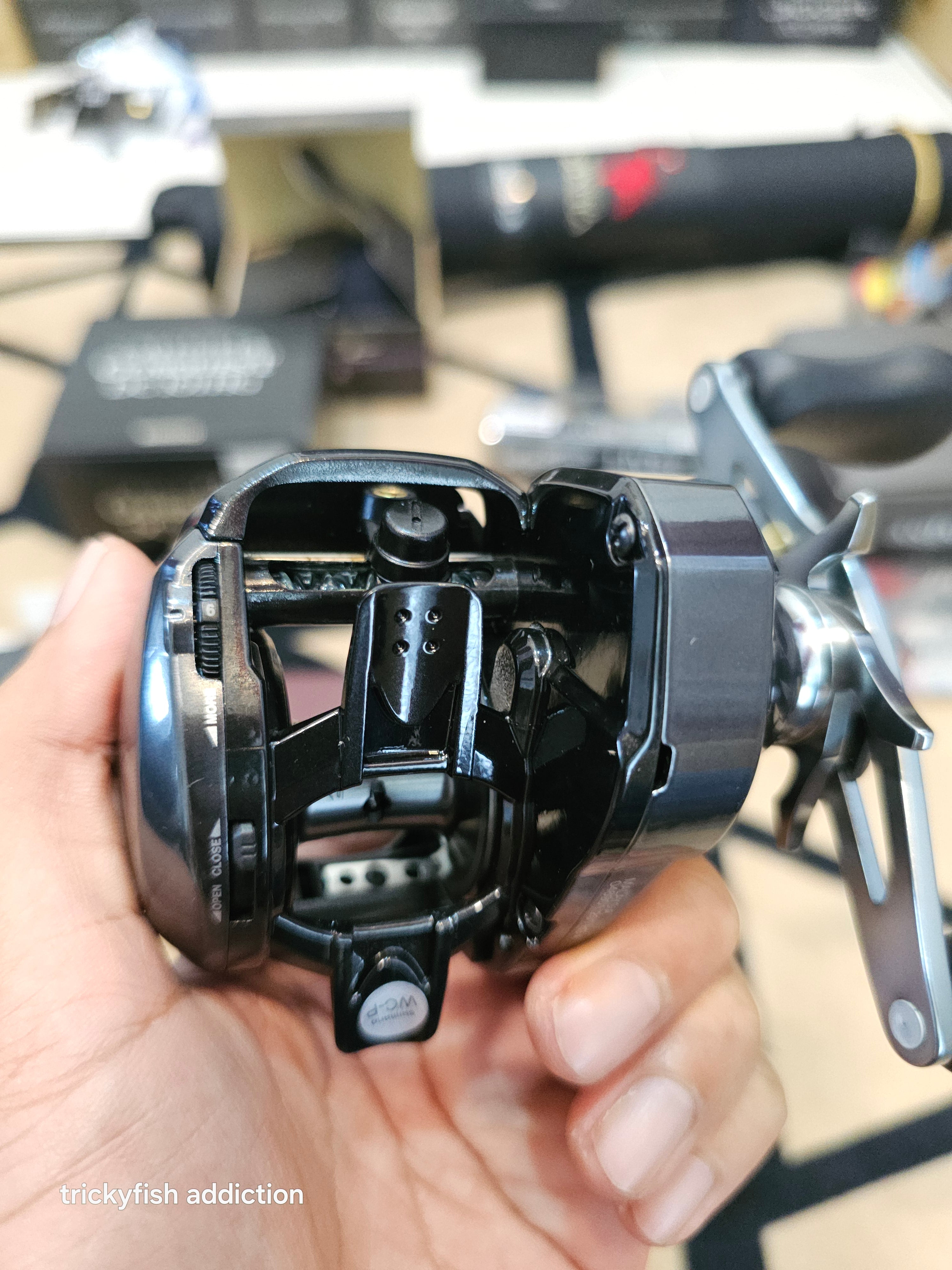 ULN] 24 Scorpion MD 201HG – TRICKYFISH